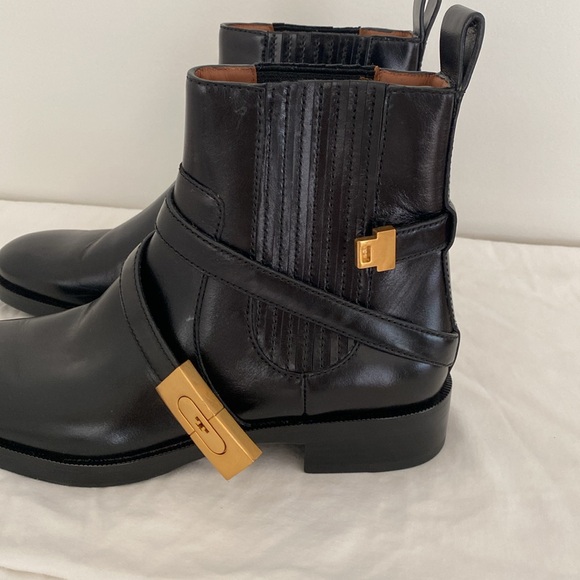 Tory Burch T-hardware chelsea boot black size 6 EUC - Picture 13 of 14